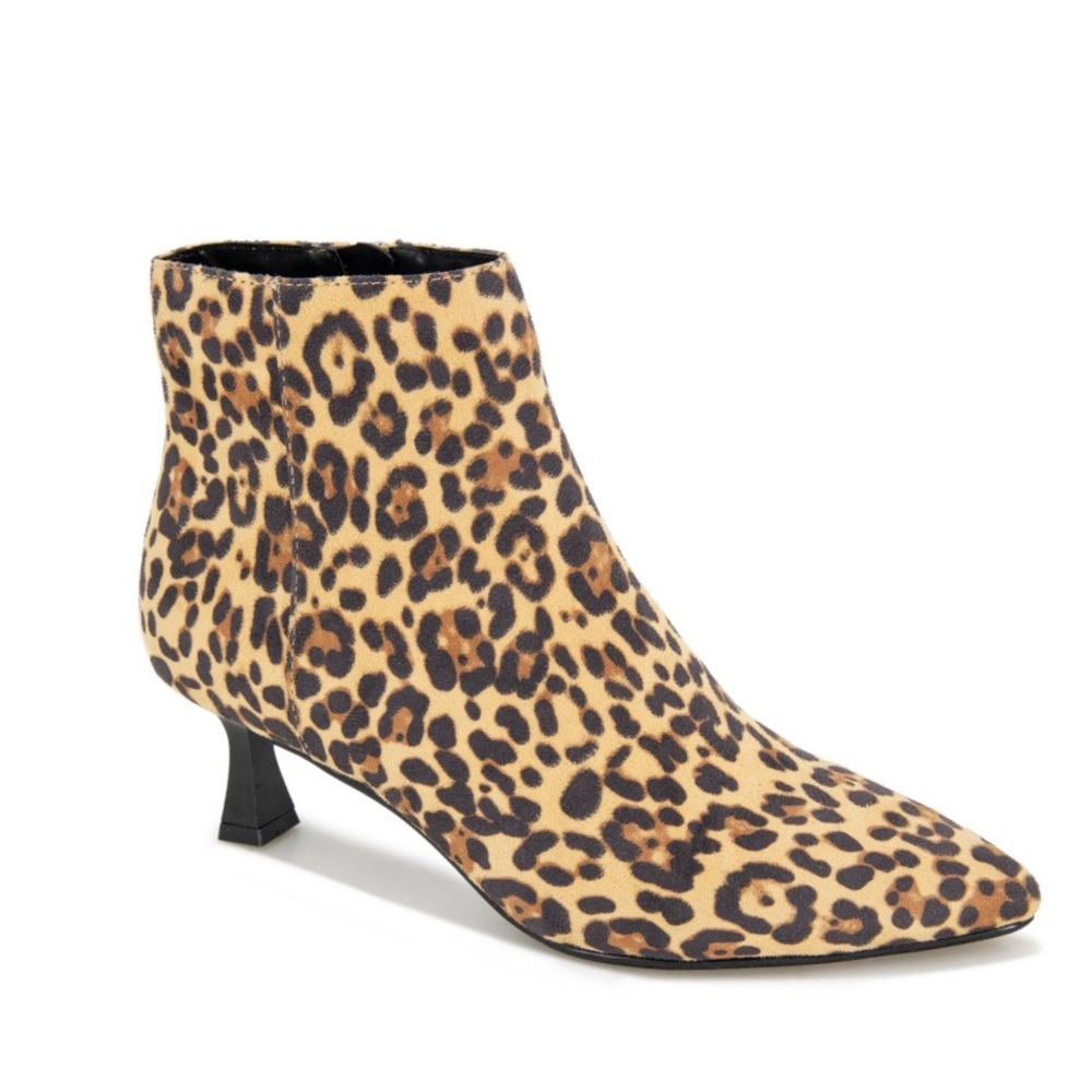 NWOT Kenneth Cole Reaction Bexx Leopard Print Kitten Heel Booties. Size: 6.5